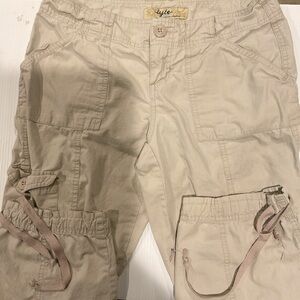 Size 5 Beige Cargo Capri Pants